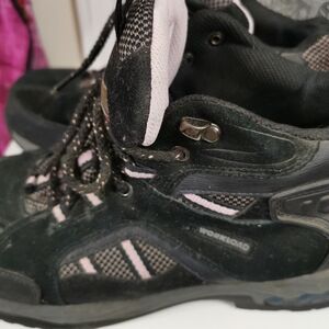 Steel toed boots by Workload